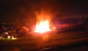 Die Scheune in Feusisberg stand vollständig in Flammen. (Bild: Kapo Schwyz)