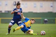 FCL-Stürmer Dario Lezcano (links) im Trainingslager in Spanien im Zweikampf mit Matthias Henn von Eintracht Braunschweig. (Bild: Martin Meienberger/Freshfocus)