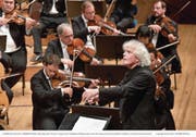 Kurz vor dem Wechsel zum London Symphony Orchestra: Simon Rattle dirigiert die Berliner Philharmoniker im KKL. (Bild: Lucerne Festival/Peter Fischli (Luzern, 31. August 2017))