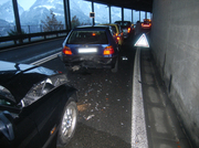 Durch den Auffahrunfall wurden vier Fahrzeuge beschädigt. (Bild: PD)