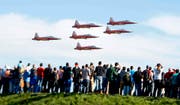 Die Patrouille Suisse bei einem Auftritt im vergangenen Oktober in Emmen. (Bild: Keystone/Sigi Tischler)