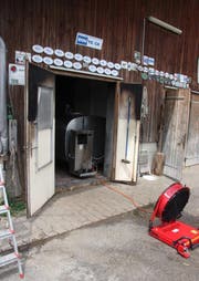 Die Feuerwehr machte den Stall rauchfrei. (Bild Feuerwehr Cham)