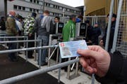 Die ID muss beim nächsten FCL-Heimspiel gegen Thun vorerst nicht gezeigt werden. (Bild: Philipp Schmidli / Neue LZ)