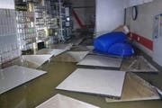 Das Stellwerk-Gebäude in Schindellegi stand einen halber Meter unter Wasser. (Bild SOB)