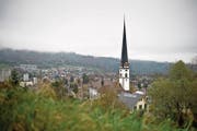 Der 97 Meter hohe Kirchturm. (Bild: Pius Amrein (Malters, 11. November 2014))