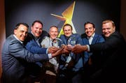 Sie freuen sich über den Special Award (von links): Sebastian Sattler, Verkaufsleiter Events B+T Bild+Ton AG, Fredy Wagner, Geschäftsleiter Tavolago AG, Beat Heuberger und Jost Huwyler, beide Partner H+H Management GmbH, Lukas Oehen, Abteilungsleiter Events B+T Bild+Ton AG, Adrian Wangeler, Geschäftsleiter B+T Bild+Ton AG. (Bild: HotelFotograf.ch)