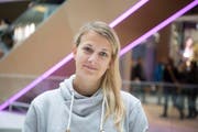 «Die Mischung aus Unterhaltung und Einkaufen gefällt mir. Man kann hier ja wirklich alles haben. Aber ganz ehrlich: Mir ist die Mall fast ein wenig zu gross.» Sandra Truttmann 27 Jahre alt, Dallenwil (Bild: Nadia Schärli)