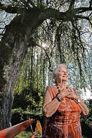 Freitodbegleiterin Ruth Erni am Rotsee. (Bild Nadia Schärli)