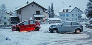 In Nebikon kamen diese beiden Fahrzeuge ins Rutschen. (Bild: Luzerner Polizei)