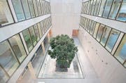 Der gedeckte Innenhof des Pflegezentrums Baar ist einer der Schauplätze der «Sommerklänge» 2017.