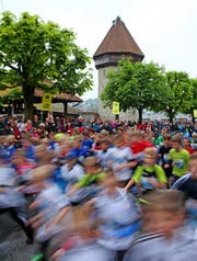 Rund 14'000 Läuferinnen und Läufer werden am 38. Luzener Stadtlauf erwartet. (Bild: Philipp Schmidli / Neue LZ)