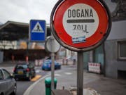 Die Zahl der Grenzgänger in der Schweiz eilt von Rekord zu Rekord. Eine besonders kräftige Zunahme gab es im 3. Quartal erneut im Tessin. (Themenbild) (Bild: KEYSTONE/MARTIN RUETSCHI)