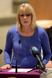 In der Bevölkerung herrsche eine grosse Verunsicherung, sagte die Bürgler Kirchenratspräsidentin Susanne Bätscher-Planzer. Es sei dem Kirchenrat wichtig, dass nun wieder Ruhe einkehre und dass sich das Pfarreiteam wieder um seine eigentliche Aufgabe - die Seelsorge - kümmern könne. (Bild: Keystone)