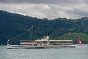 Dampfschiff Unterwalden mit dem Bürgenstock im Hintergrund. (Bild: Pius Amrein)