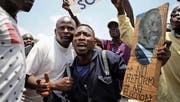 Oppositionsanhänger protestieren in Nairobi mit dem Slogan «Keine Reform, keine Wahlen». (Bild: Bryan Jaybee/Getty (11. Oktober 2017))