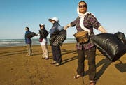 Umweltaktivisten der Persian Wildlife Heritage Foundation, deren Leiter nun im Gefängnis eines mysteriösen Todes gestorben ist. (Bild: Raheb Homavandi/Reuters (Miankaleh, 22. September 2011))