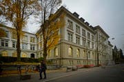 Die Luzerner Regierung stellt aufgrund der hohen Mietkosten den Standort Musegg als Kantonsschule infrage und denkt über einen Ersatzbau in Reussbühl nach. (Bild: Pius Amrein (Luzern, 22. November 2012))