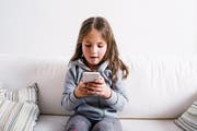 Bei elektronischen Medien gilt: Die Nutzungsdauer macht das Gift und die Inhalte wollen gut ausgewählt sein. (Bild: iStock)