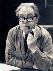 Max Frisch (hier im Jahr 1968), wie man ihn oft sah: mit markanter Brille und Pfeife. (Bild: Getty)