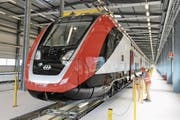 Der neue Doppelstockzug wurde in der Schweiz schon vor rund zwei Jahren erstmals präsentiert. (Bild: Keystone/Jean-Christophe Bott (Villeneuve, 8. Juni 2015))