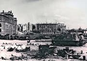 Die Schweizer Botschaft (Mitte) im zerstörten Berlin im April 1945. (Bild: EDA)