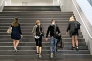 An der Uni Luzern waren in diesem Jahr 68,8 Prozent der Bachelorabsolventen Frauen. (Bild: Corinne Glanzmann (10. September 2015))