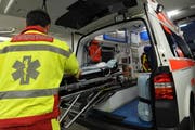 Die Verletzte wurde mit der Ambulanz ins Spital gebracht. (Symbolbild Neue UZ)