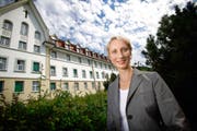 Magdalena Berkhoff, Chefärztin der Psychiatrischen Klinik Zugersee in Oberwil: «Der Wechsel zwischen Beanspruchung und ruhigen Momenten ist mir wichtig.» (Bild Stefan Kaiser)