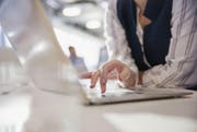 Die Art und Weise, wie wir den Informationsaustausch und das Miteinander im Unternehmen gestalten, wirkt sich unmittelbar auf das Arbeitsklima und die Produktivität aus. (Bild: Imago)