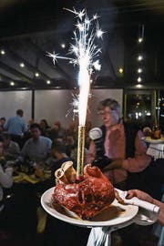 Eine der 420 schmackhaften Haxen. (Bild: Raphael Zemp (Kriens, 29. Januar 2018))