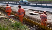Die Autobahn A4 zwischen Küssnacht und Brunnen erhält einen neuen Belag. (Symbolbild Keystone)