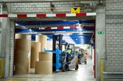 Ein Blick in die Produktion der CPH Chemie + Papier Holding AG in Perlen. (Bild: Corinne Glanzmann / Neue LZ)