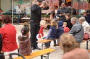 Der Puppenspieler Hakan Arisoy weiss, wie er ein anspruchsvolles Kinderpublikum bei Laune halten kann. (Bild: PD)