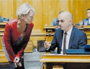 Bundesrat Alain Berset im Gespräch mit Isabelle Moret. (Bild: Peter Klaunzer/Keystone (Bern, 28. September 2016))
