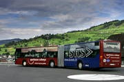 Ein Gelenkbus beim Bahnhof Küssnacht. (Bild: Archiv Neue SZ)