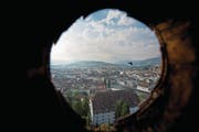 Blick auf die Stadt Luzern vom Luegisland-Turm der Museggmauer aus. Im Zentrum des Kantons sind letztes Jahr viele neue Firmen entstanden. (Bild: Pius Amrein (Luzern, 10. September 2015))