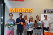 Die glücklichen Gewinner, Organisatoren und Sponsoren des Lagerdraht-Fotowettbewerbs 2016: Joël Fuchs (Jungwacht Rotkreuz), Lukas Zurmühle (Jubla Weggis), Elisabeth Portmann, (Neue Luzerner Zeitung), Isabelle von Burg (Pfadi Hünenberg), Eliane Schwegler (Pfadi Delta Ettiswil), Christian Wiederkehr (Preissponsor Melectronics). (Bild: Elisabeth Portmann/Neue Luzerner Zeitung)