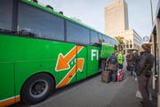Fernbusse sollen auf gewissen Strecken auch innerhalb der Schweiz fahren. (Archivbild)