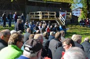 Oberallmeind-Gemeinde im alten Landsgemeindering in Ibach. (Bild: Bert Schnüriger/Neue SZ)