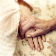 Wenn ältere Menschen nicht mehr selbstständig für sich sorgen können, setzt die Kindes- und Erwachsenenschutzbehörde (Kesb) Beistände ein. (Symbolbild Getty)