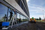 Neubauten wie hier das Bürogebäude «Vorzug» ziehen die Firmen eher an. Themenbild. (Bild: Stefan Kaiser / Neue ZZ)