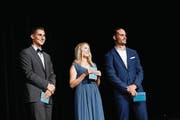 Wurden für herausragende Leistungen speziell gewürdigt: Marcel Röllin, Veronika Müller und Tobias Weber (von links). (Bild: Stefan Kaiser (Zug, 27. Juni 2017))