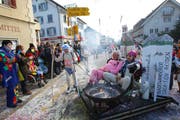 Die SGR Sportgruppe Reiden mit ihrem Sujet «Natur pur... Nacktwanderer». (Bild Philipp Schmidli/Neue LZ)