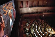 Eine der Produktionen des Century Symphony Orchestra: «West Side Story» im KKL. (Bild: Nadia Schärli (Luzern, 23. Januar 2015))