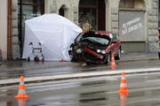 In der Stadt Luzern nahm die Zahl der Unfälle ab. Im Bild: Ein Unfall mit tödlichen Ausgang vor einem Jahr bei der Pauluskirche. (Bild: Boris Bürgisser / Neue LZ)