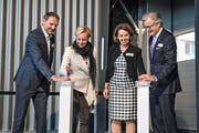 Sie geben den Startschuss zur Einweihung (von links): Reinhold Gasper, Anne Schwöbel Storz, Madeleine Stöckli und Jürgen Stihl. (Bild: Boris Bürgisser / LZ)