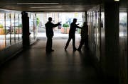 Straftaten gegen Leib und Leben sind im Kanton Zug zurückgegangen (gestellte Szene). (Bild: Archiv Stefan Kaiser/ Neue ZZ)