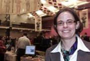 Joana Filipi an einer von der von ihr konzpierten Tischmessen in Schwyz. (Archivbild Susanne Balli/Neue SZ)