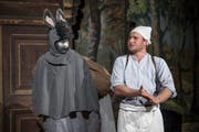 Esel (Ruedi Gerber) mit Müller (Yurick Aregger). (Bild: Pius Amrein)