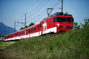 Die Zentralbahn fährt auf dem Bild nach Sarnen. Die Strecke nach Engelberg bleibt aber für die Bahn vorläufig geschlossen. (Bild: Archiv Neue NZ)